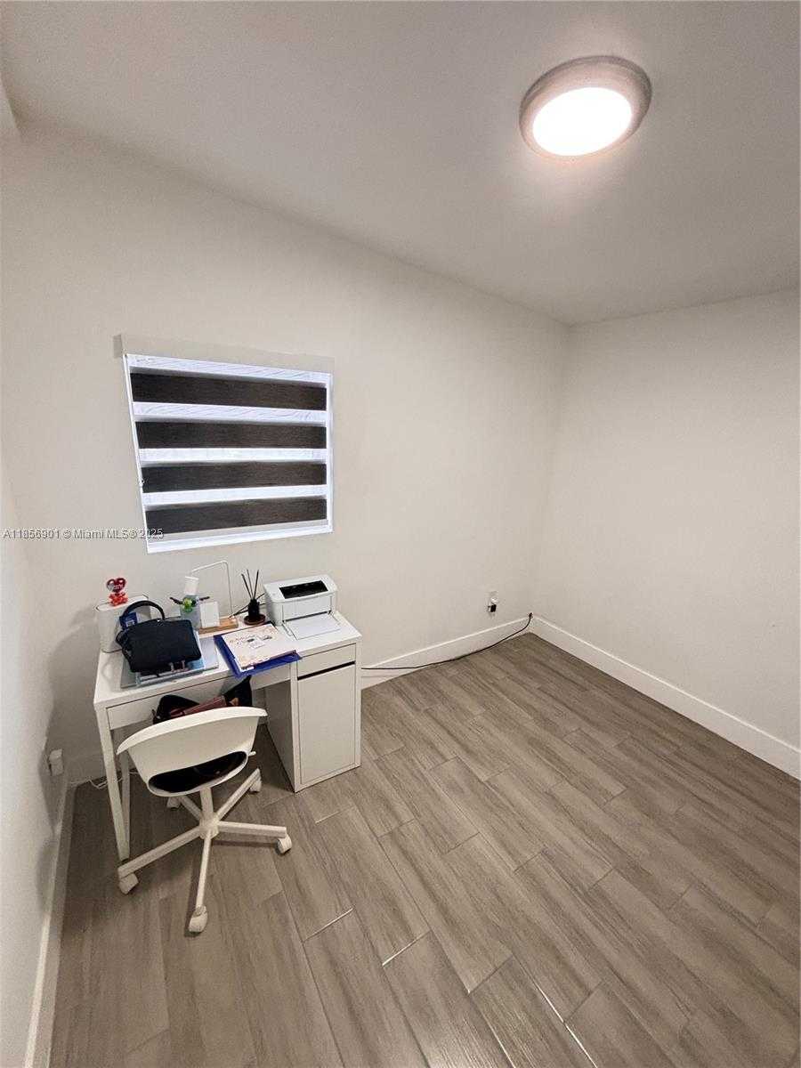 Small Image of 3100 NORTH WEST 95TH TER, Miami Number 2
