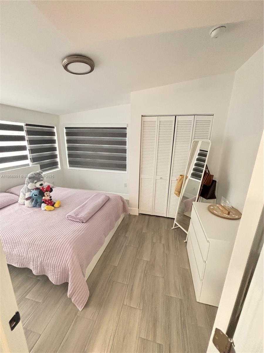 Small Image of 3100 NORTH WEST 95TH TER, Miami Number 3