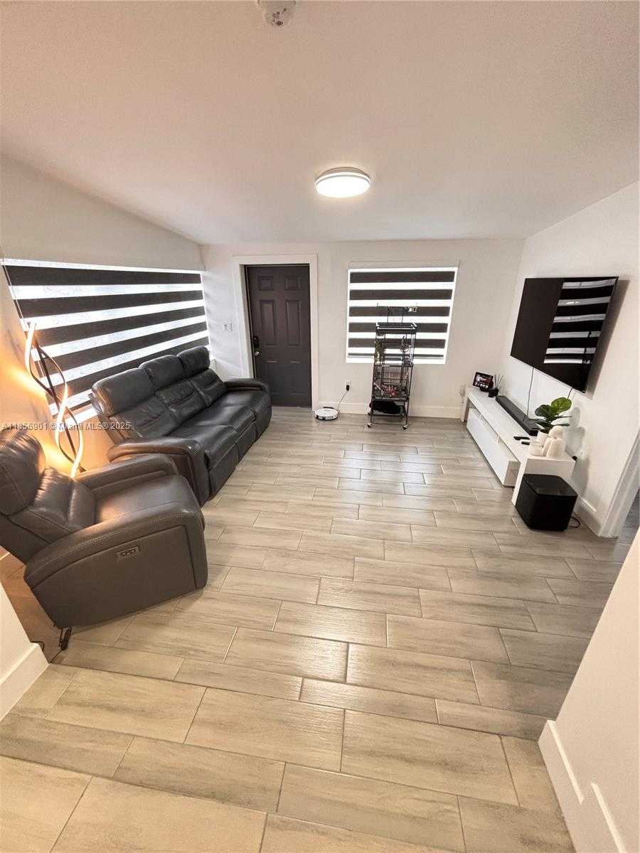 Small Image of 3100 NORTH WEST 95TH TER, Miami Number 5