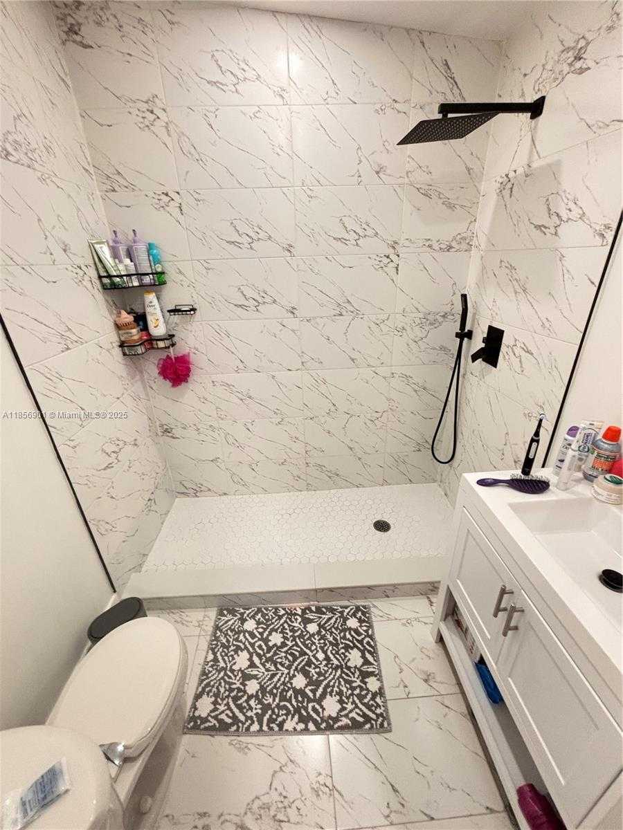 Small Image of 3100 NORTH WEST 95TH TER, Miami Number 7