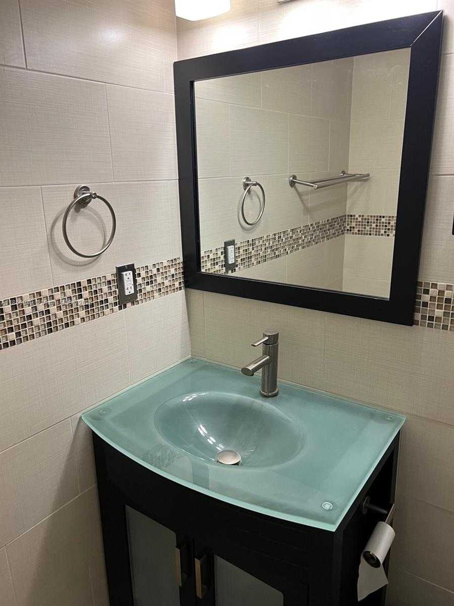 Small Image of 2501 SOUTH OCEAN DR #1112, Hollywood Number 9