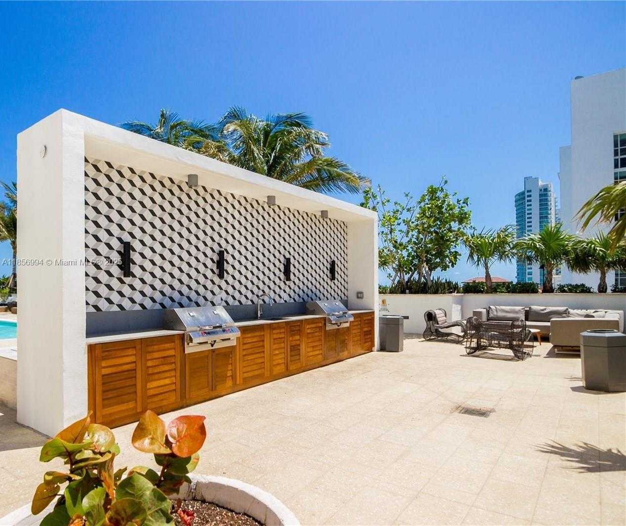 Small Image of 2900 NORTH EAST 7TH AVE #LPH-4505, Miami Number 25
