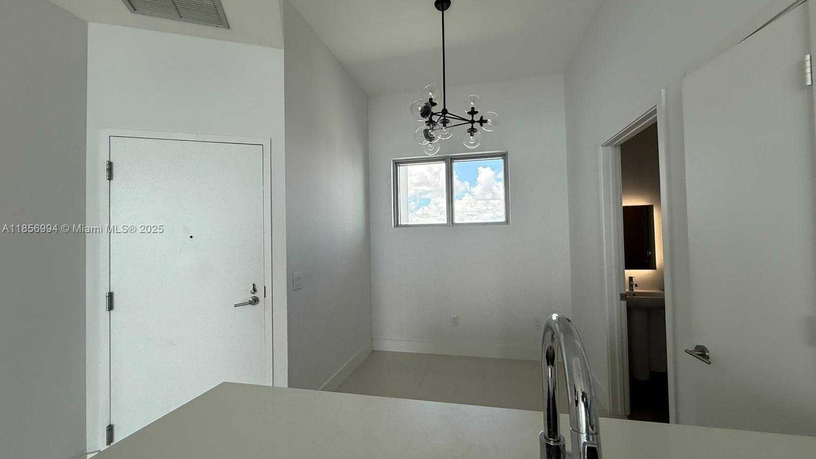 Small Image of 2900 NORTH EAST 7TH AVE #LPH-4505, Miami Number 33