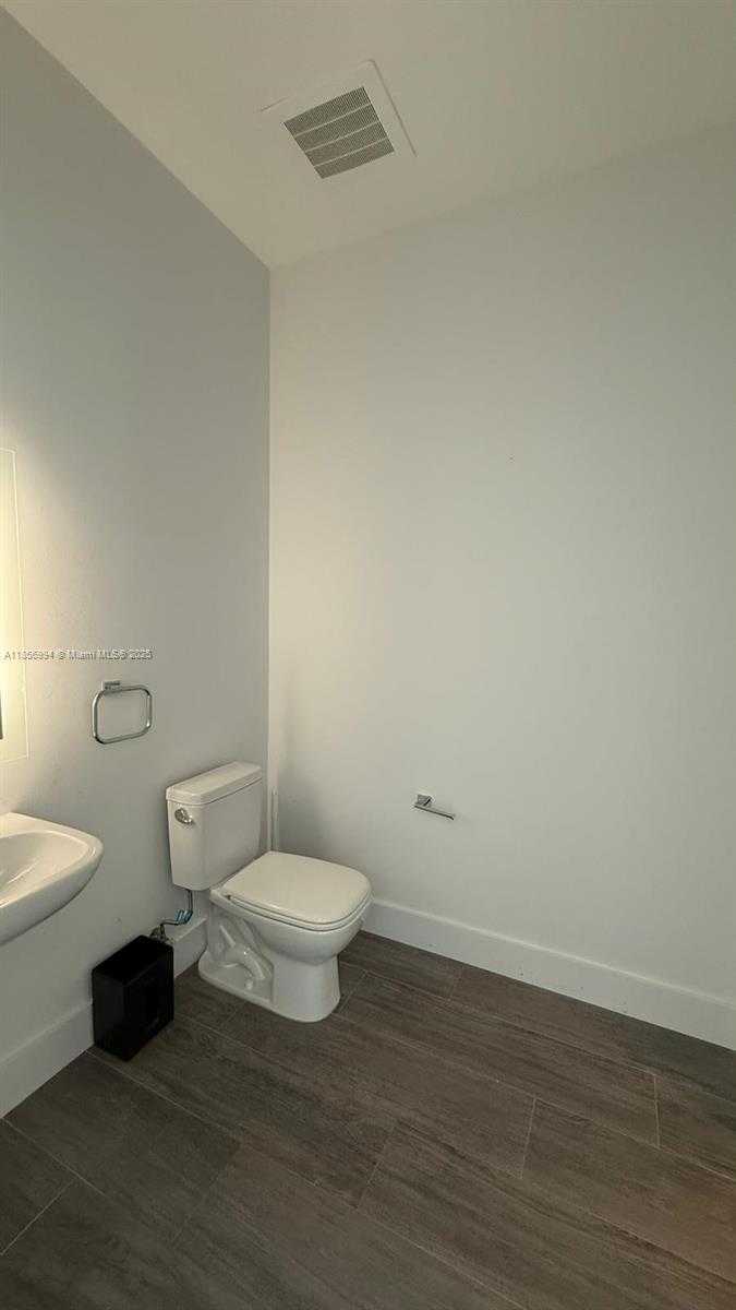 Small Image of 2900 NORTH EAST 7TH AVE #LPH-4505, Miami Number 36