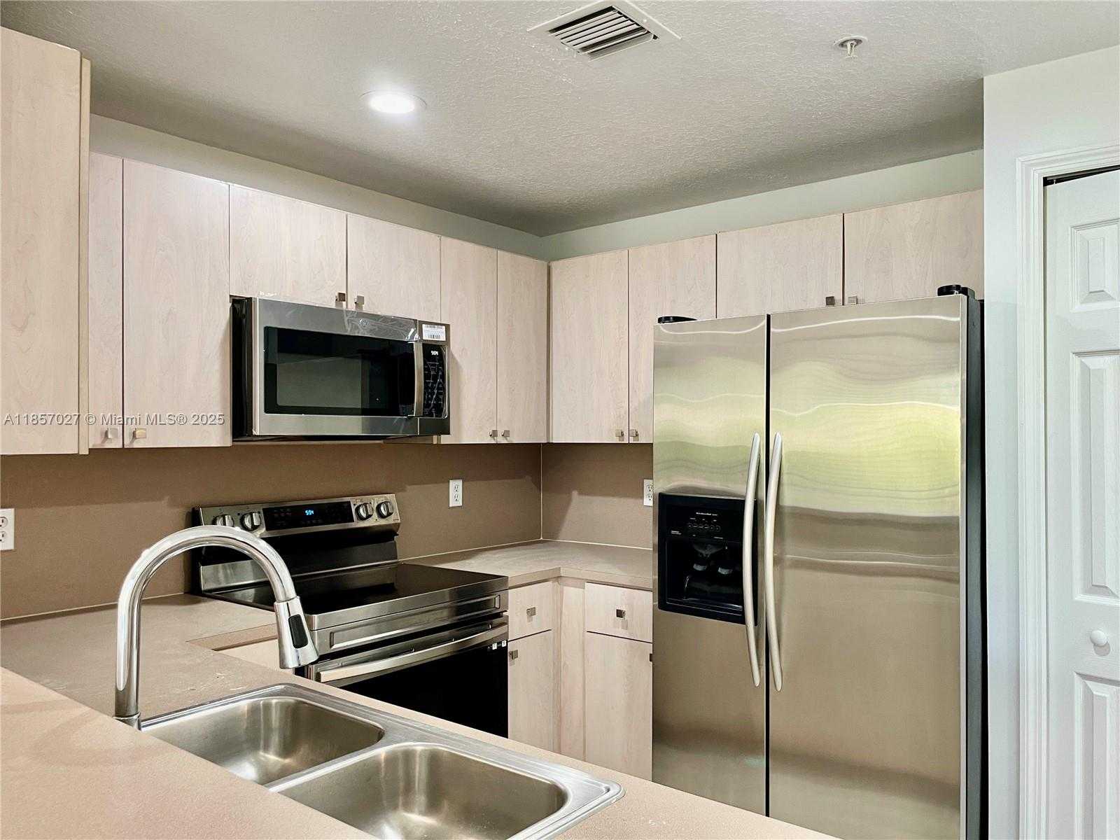 Small Image of 6420 NORTH WEST 114TH AVE #1333, Doral Number 2