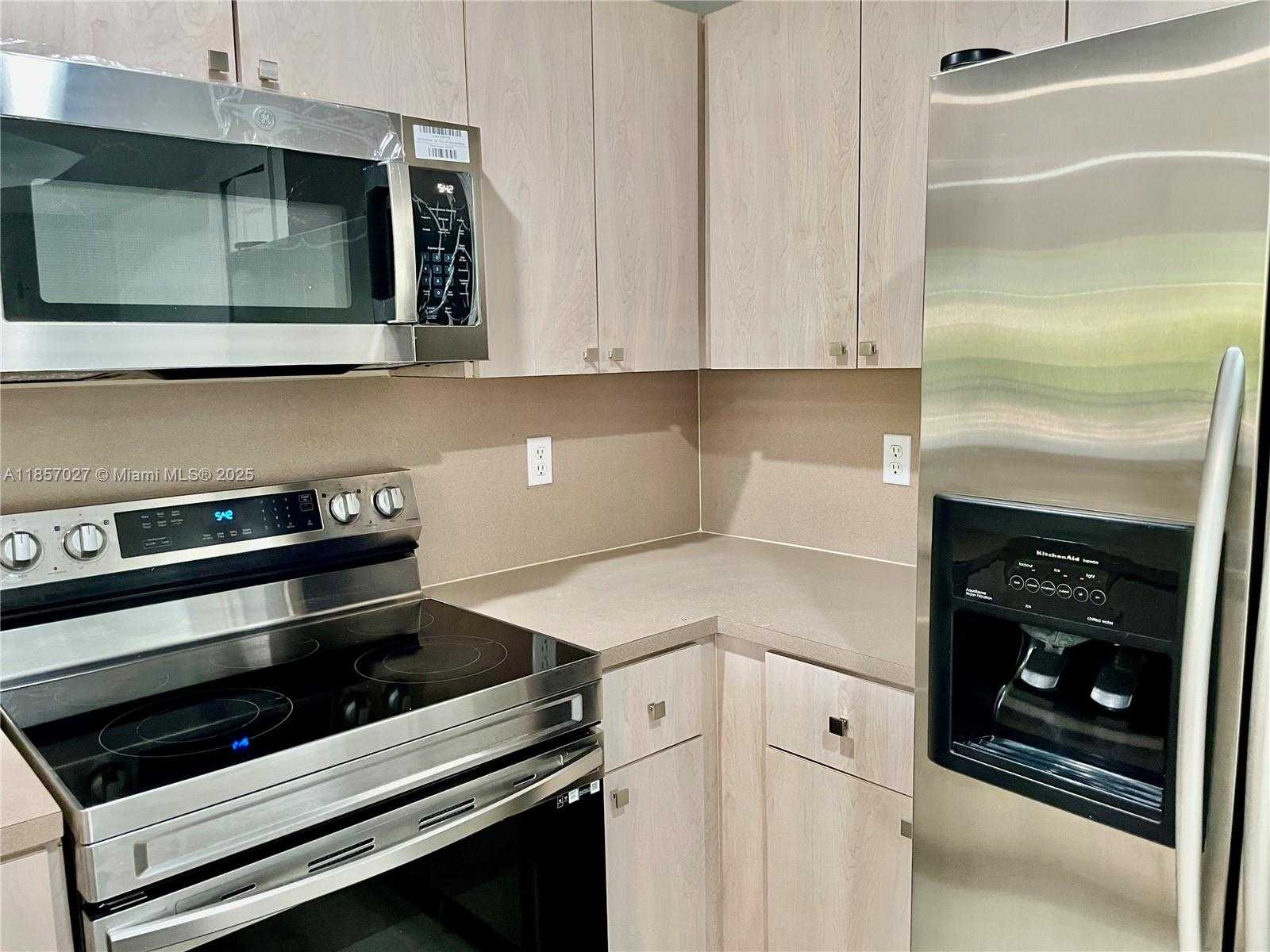 Small Image of 6420 NORTH WEST 114TH AVE #1333, Doral Number 3