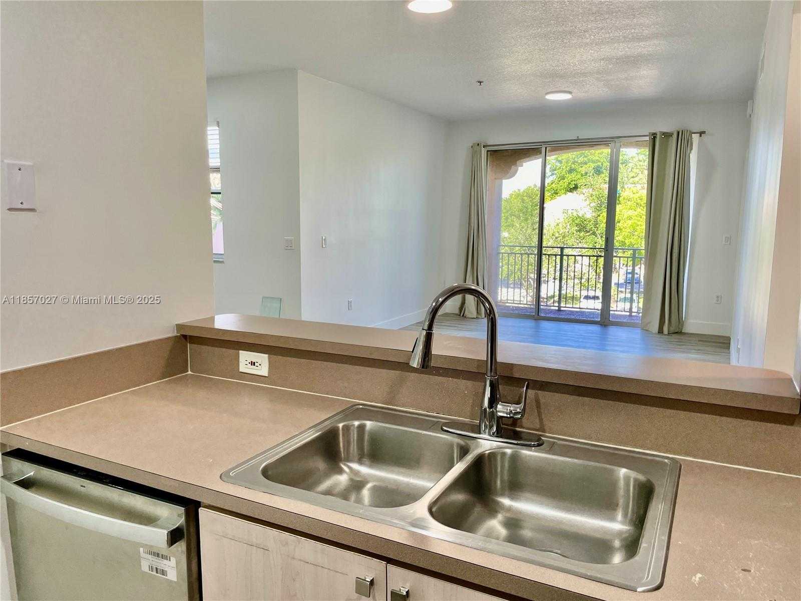Small Image of 6420 NORTH WEST 114TH AVE #1333, Doral Number 5