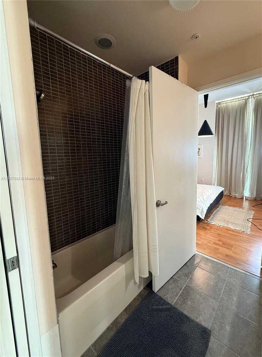 Small Image of 3470 EAST COAST AVE #H2008, Miami Number 16