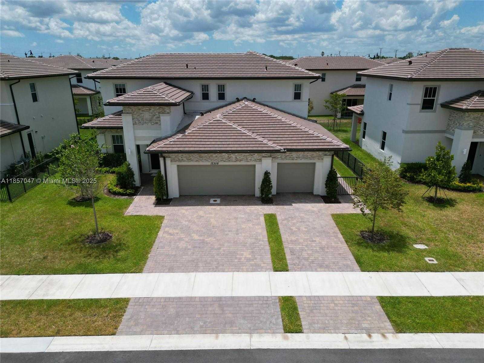 Small Image of 12308 SOUTH WEST 43RD ST, Davie Number 2