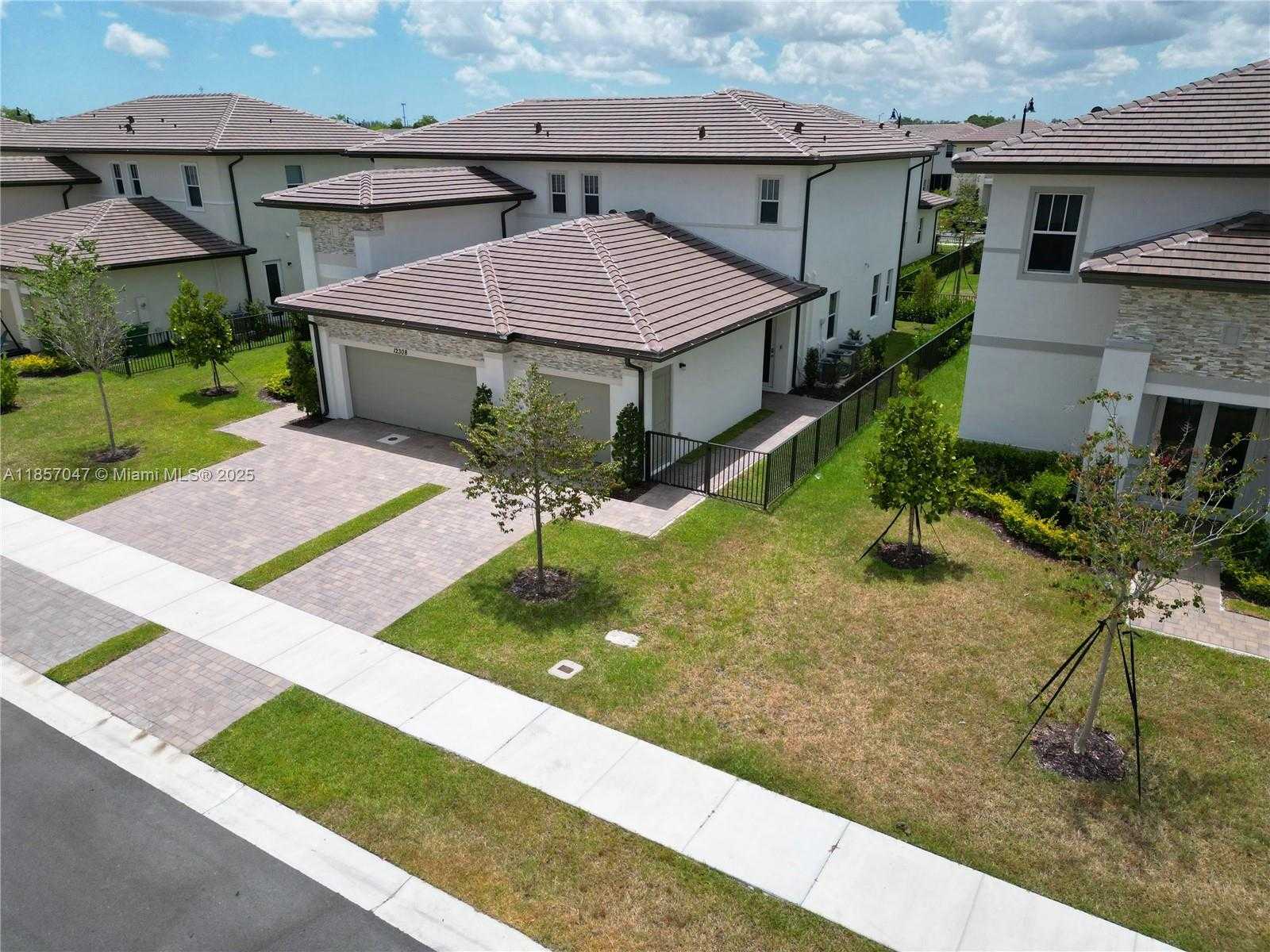 Small Image of 12308 SOUTH WEST 43RD ST, Davie Number 3