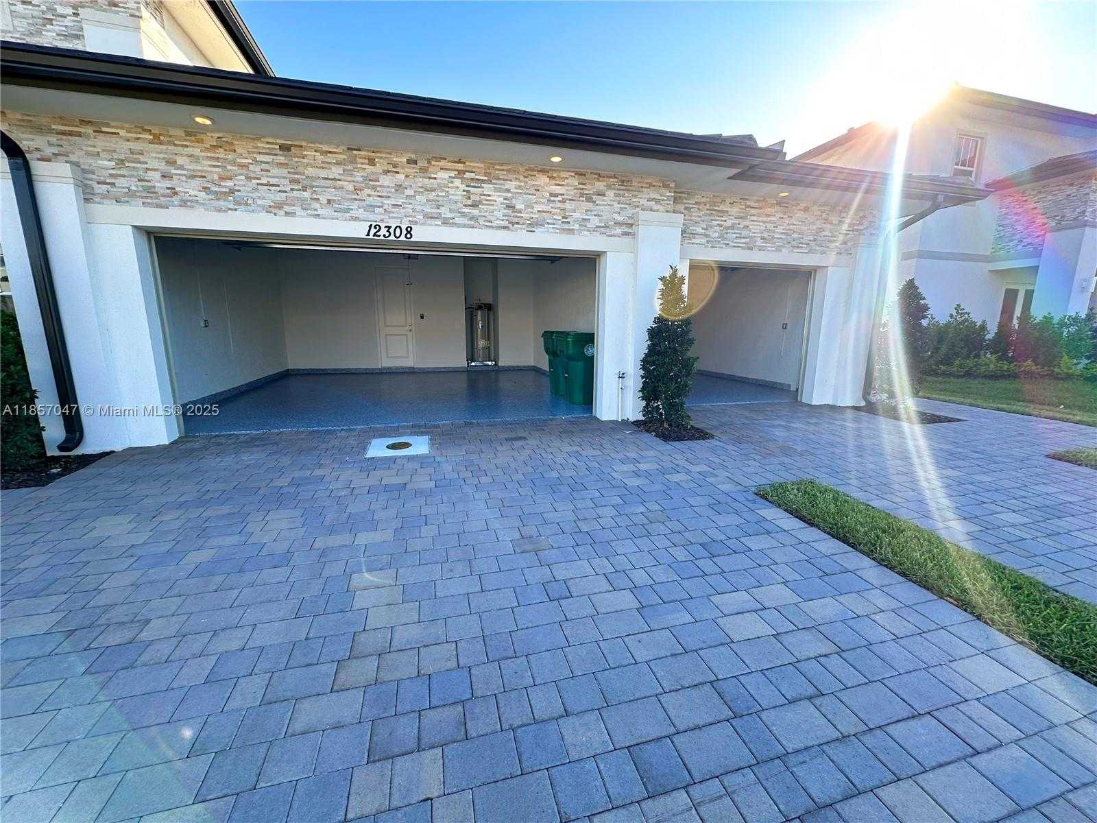 Small Image of 12308 SOUTH WEST 43RD ST, Davie Number 36