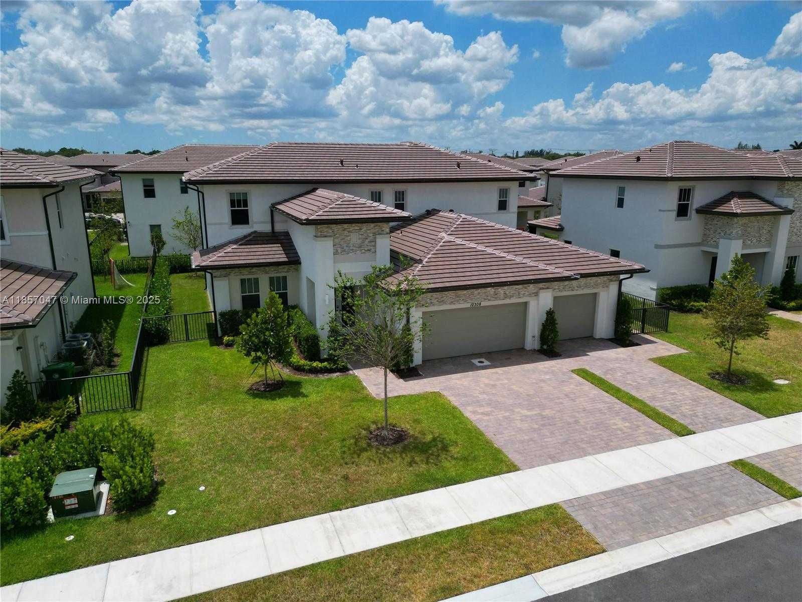 Small Image of 12308 SOUTH WEST 43RD ST, Davie Number 38