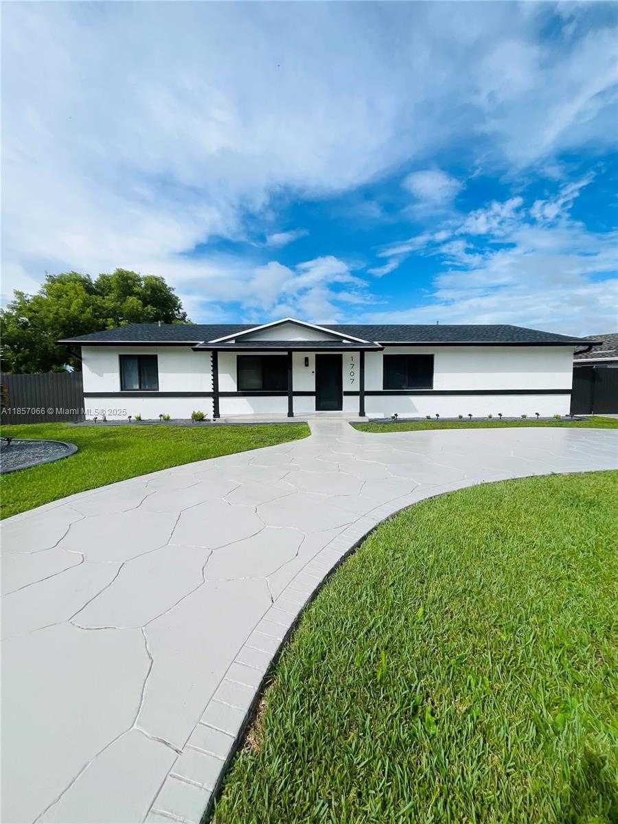 Small Image of 1707 SOUTH CURLEW LN, Homestead Number 2