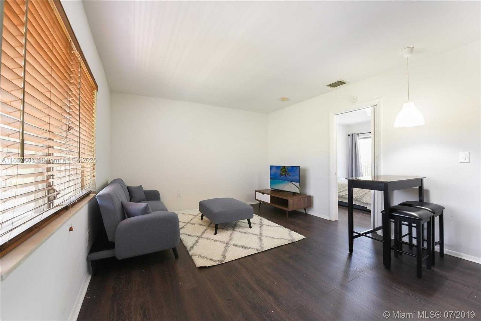 Small Image of 345 MICHIGAN AVE #17, Miami Beach Number 2