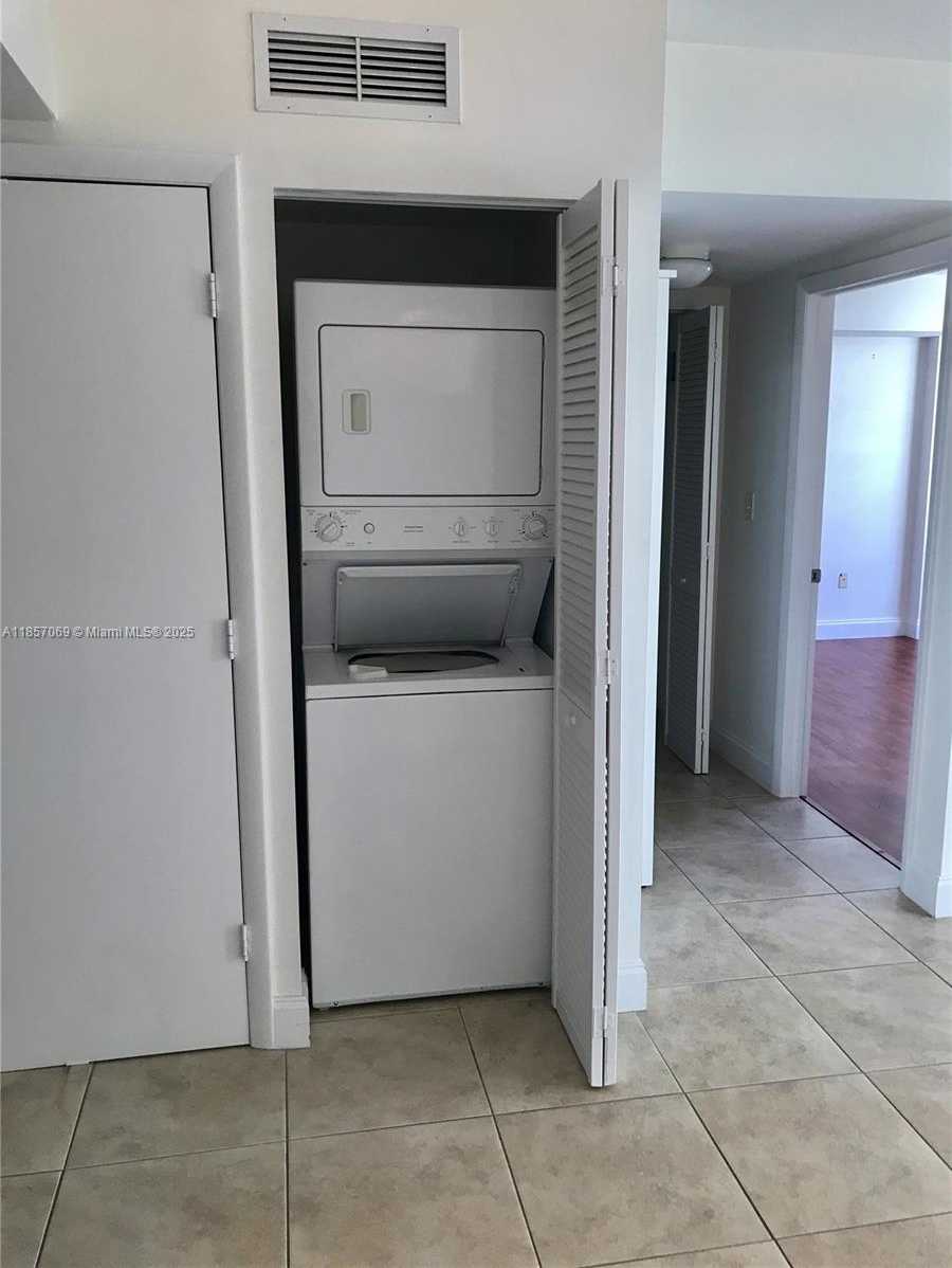 Small Image of 31 SOUTH EAST 5TH ST #405, Miami Number 12