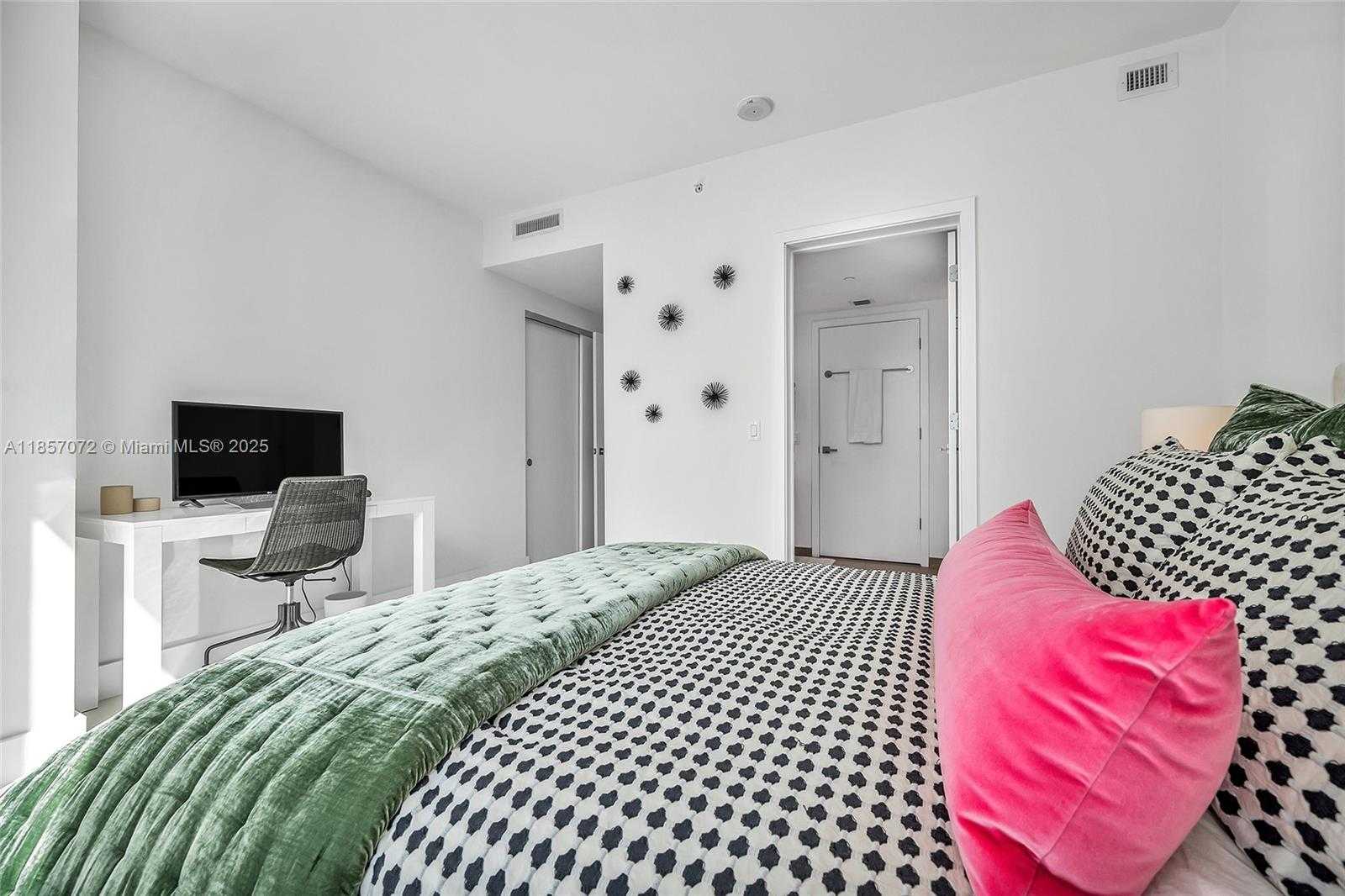Small Image of 1080 BRICKELL AVE #1601, Miami Number 19
