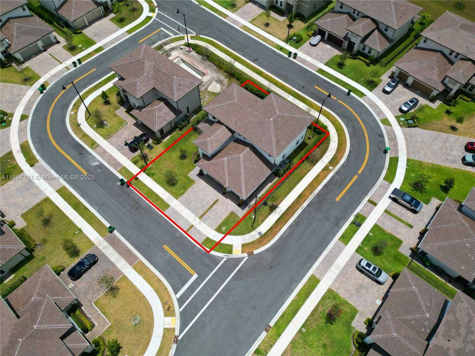 Small Image of 12332 SOUTH WEST 44TH ST, Davie Number 3