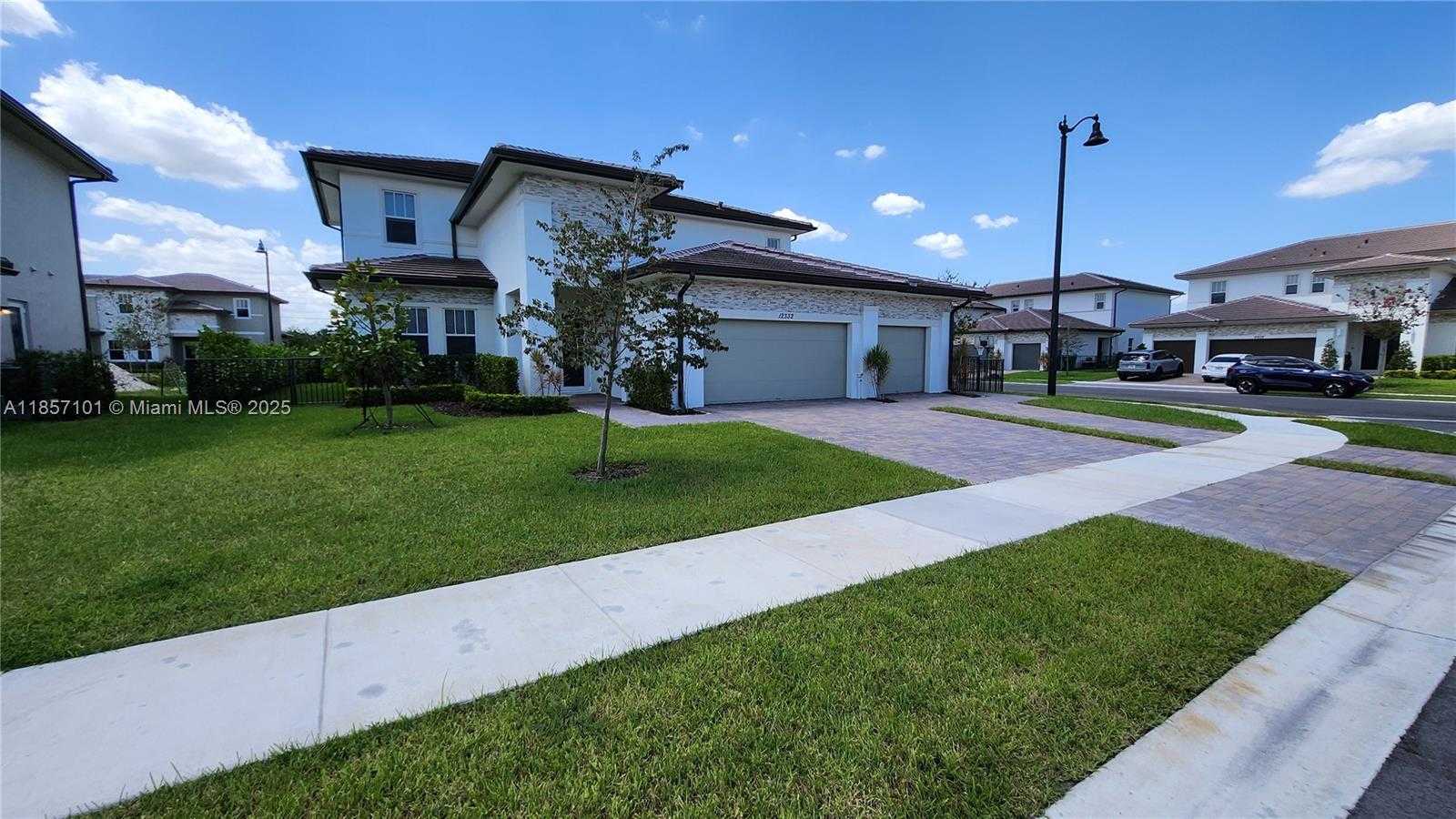 Small Image of 12332 SOUTH WEST 44TH ST, Davie Number 36