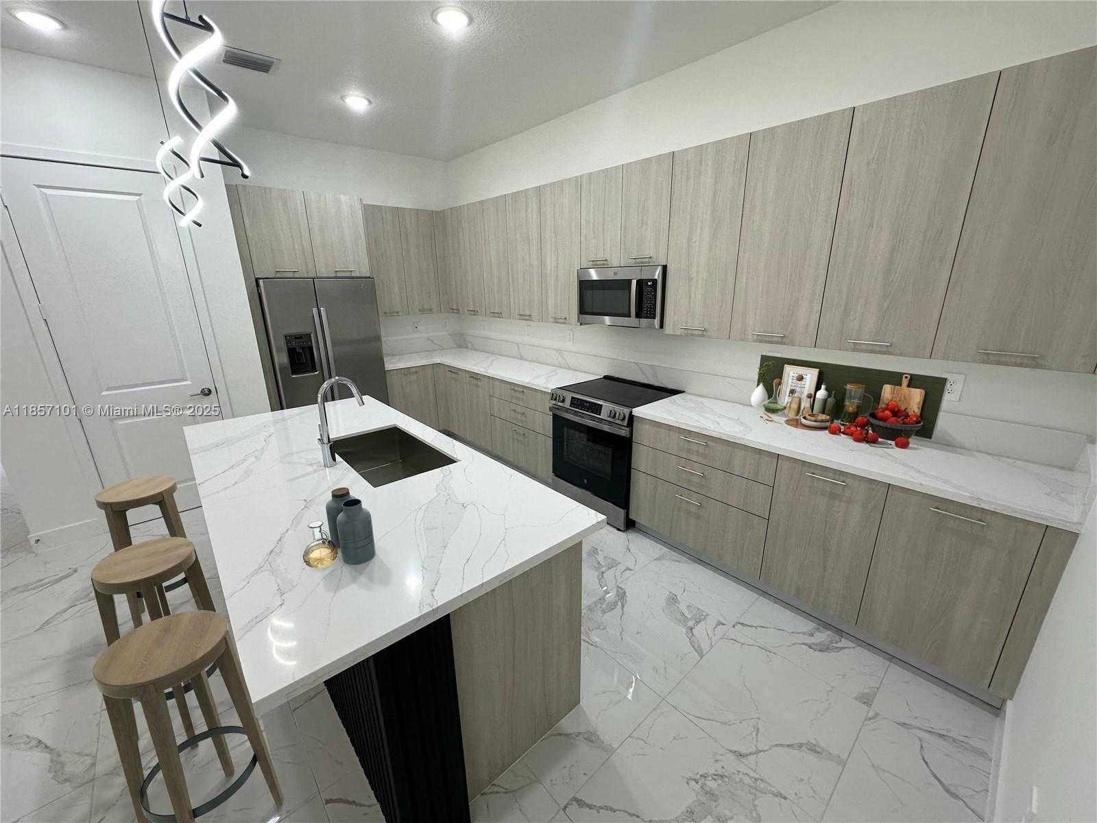 Small Image of 12332 SOUTH WEST 44TH ST, Davie Number 7