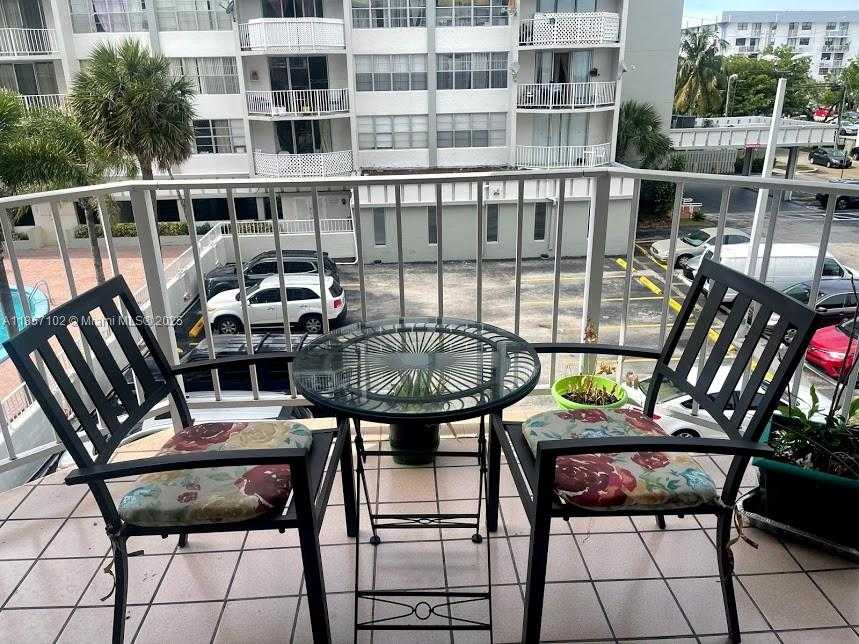 Small Image of 16710 NORTH EAST 9TH AVE #303, North Miami Beach Number 2