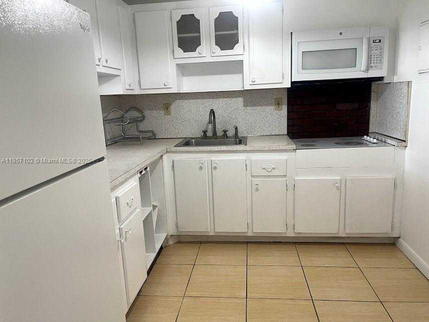 Small Image of 16710 NORTH EAST 9TH AVE #303, North Miami Beach Number 3