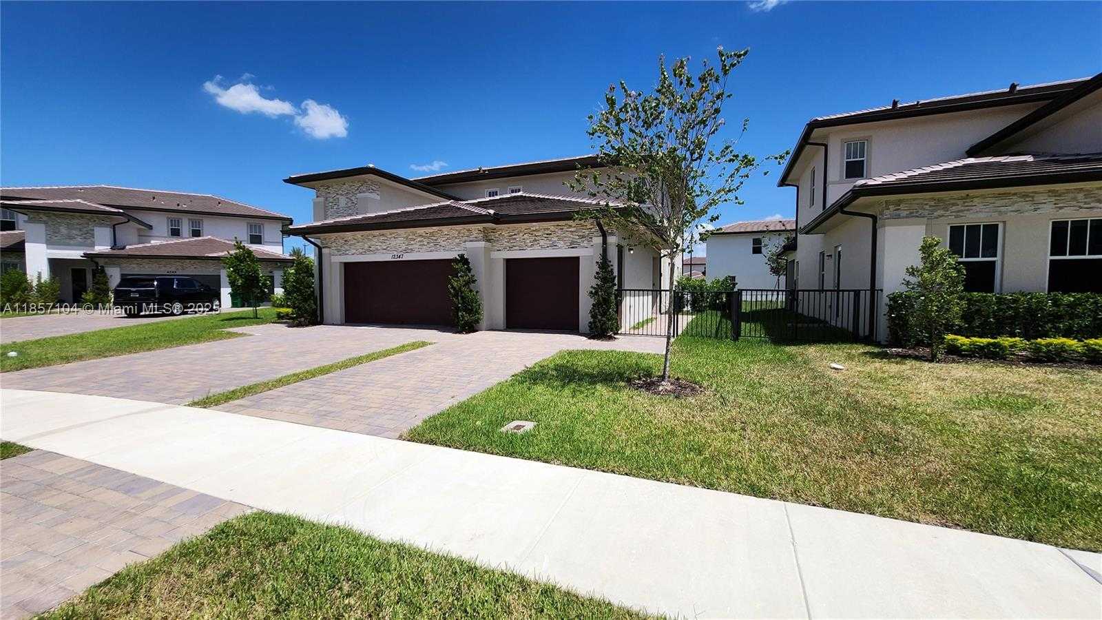 Small Image of 12347 SOUTH WEST 43RD CT, Davie Number 2
