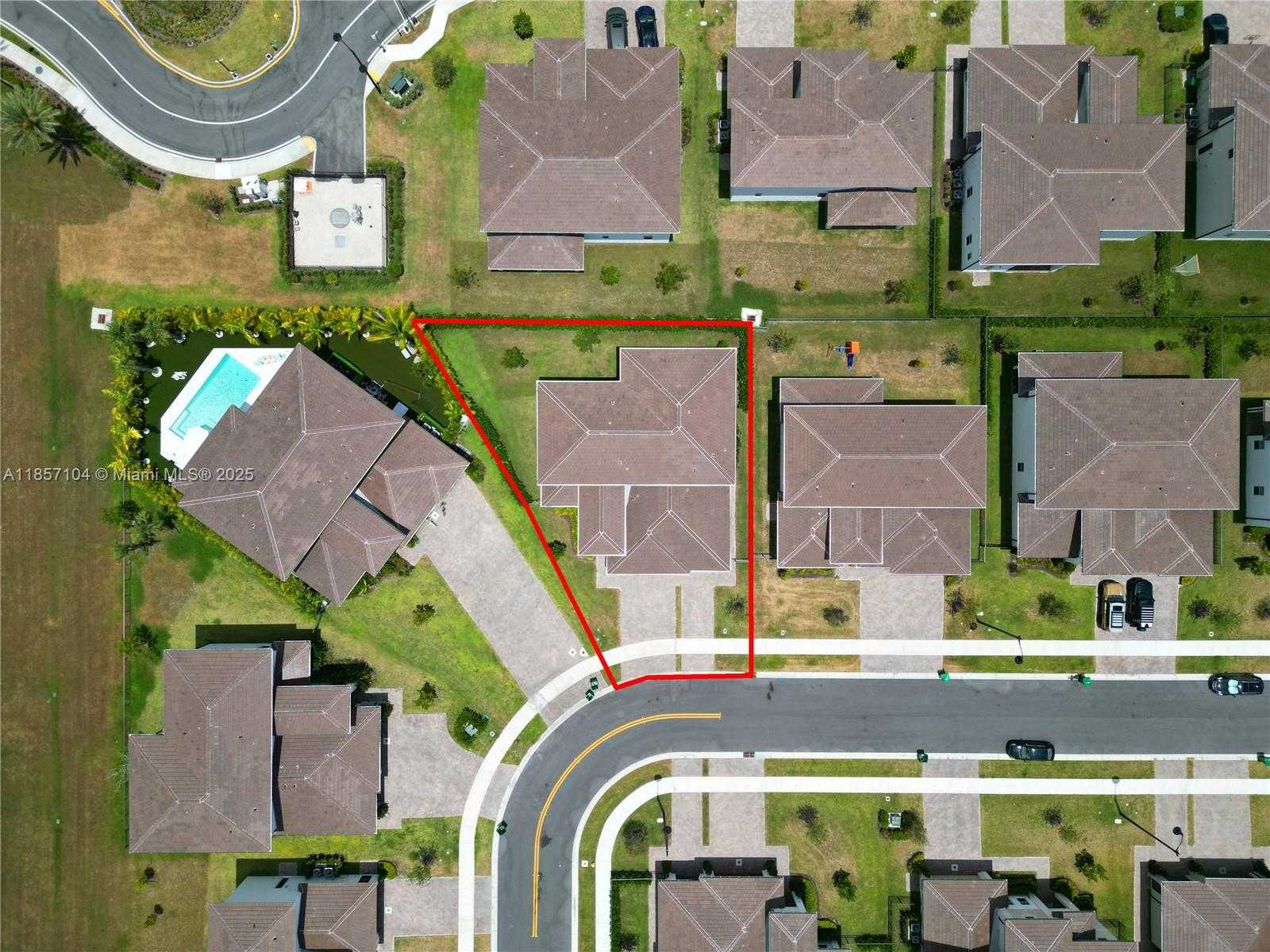 Small Image of 12347 SOUTH WEST 43RD CT, Davie Number 32