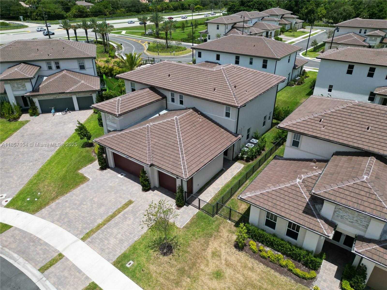 Small Image of 12347 SOUTH WEST 43RD CT, Davie Number 33