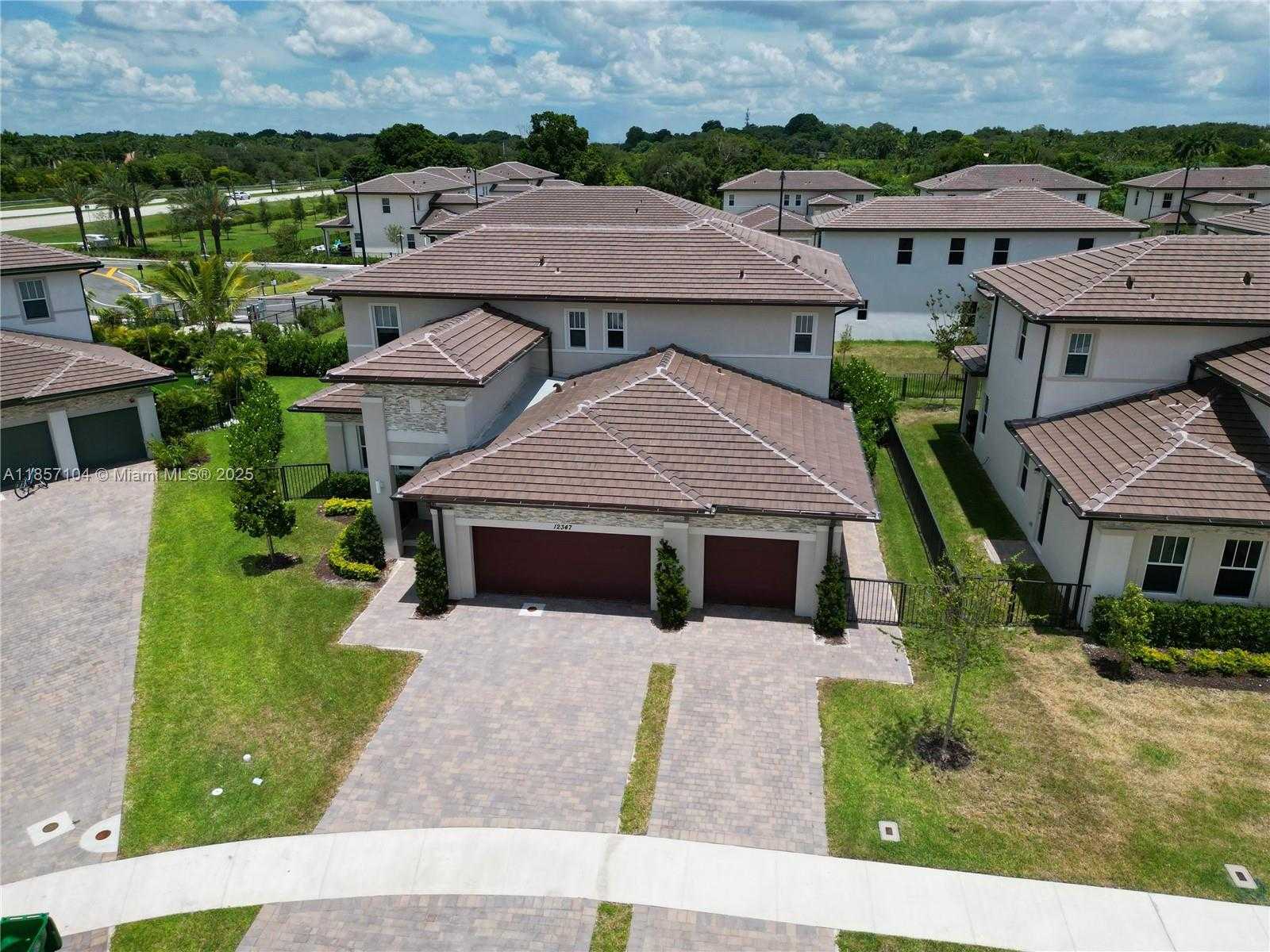 Small Image of 12347 SOUTH WEST 43RD CT, Davie Number 34