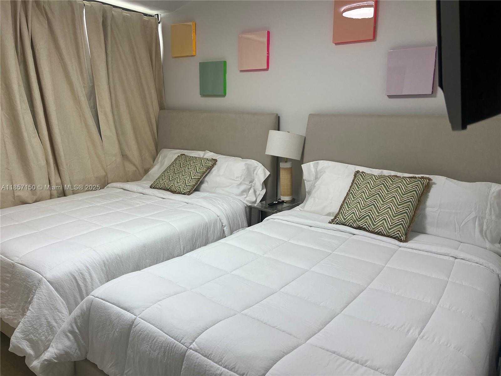 Small Image of 5225 COLLINS #914, Miami Beach Number 10