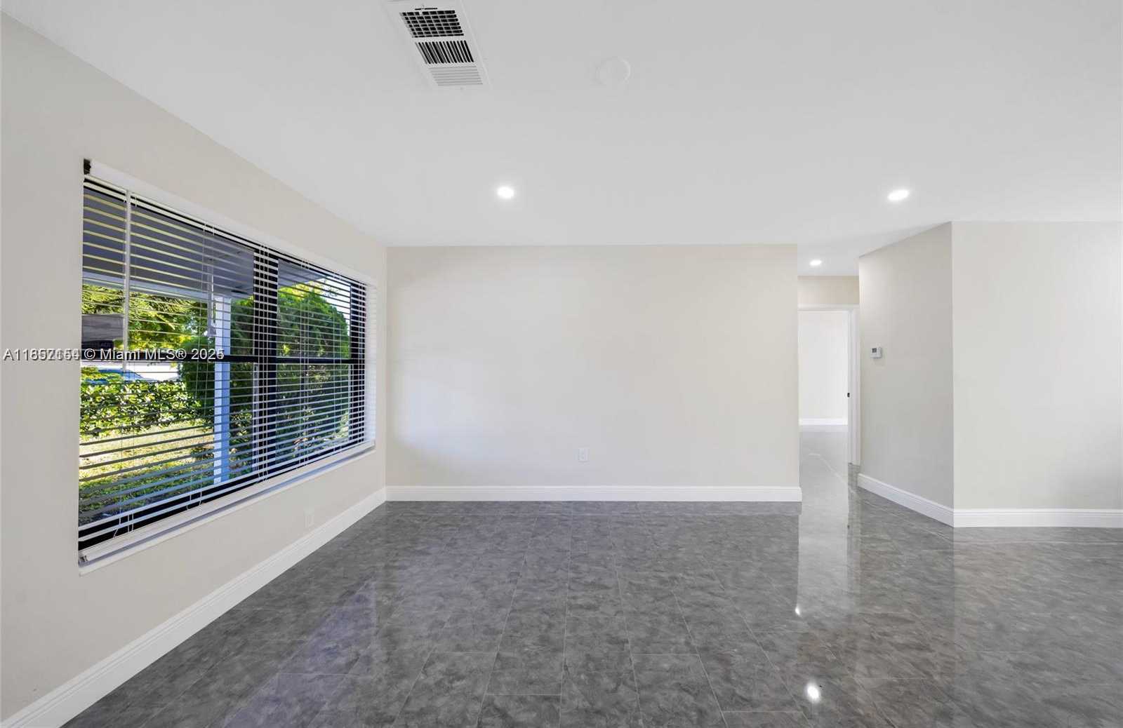 Small Image of 6460 PERRY, Hollywood Number 11