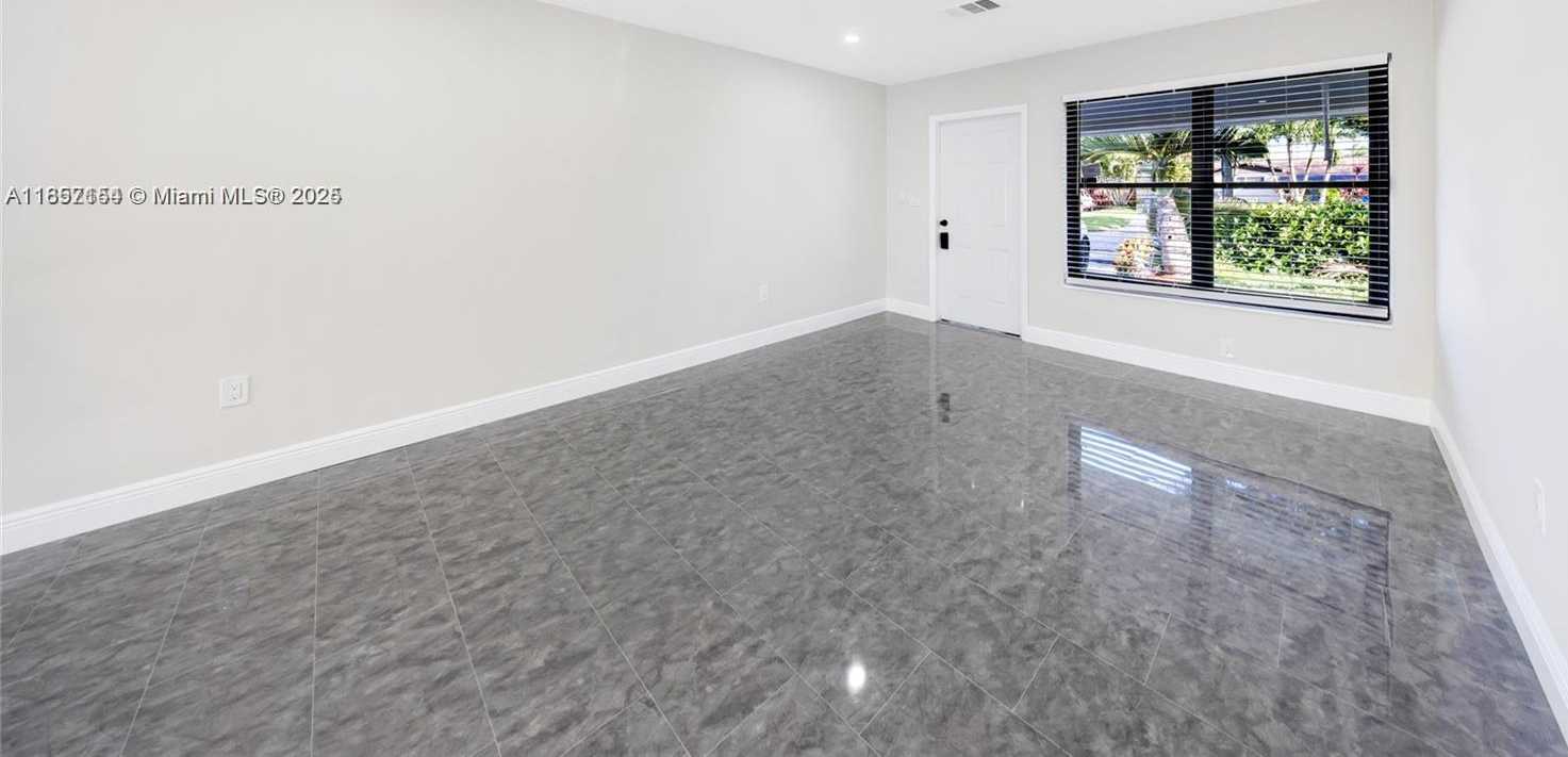 Small Image of 6460 PERRY, Hollywood Number 12