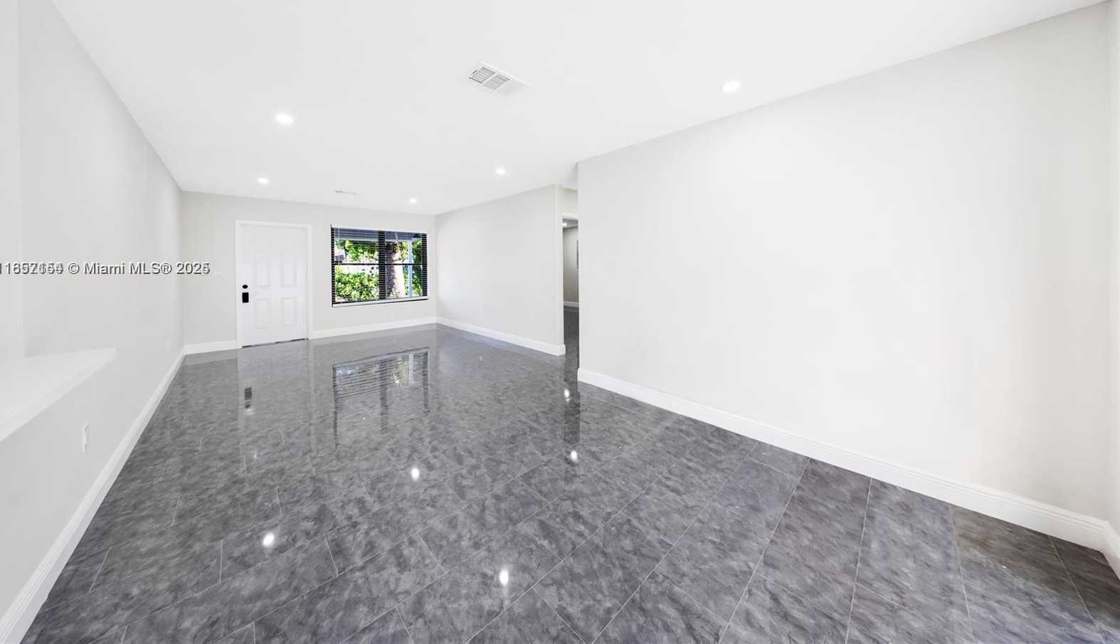 Small Image of 6460 PERRY, Hollywood Number 13