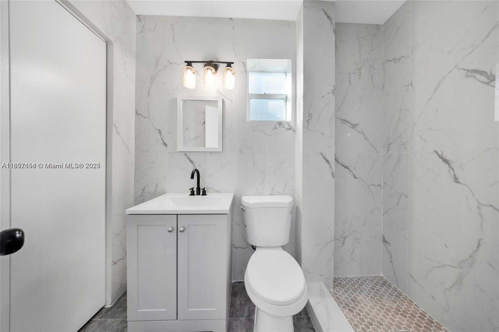 Small Image of 6460 PERRY, Hollywood Number 15