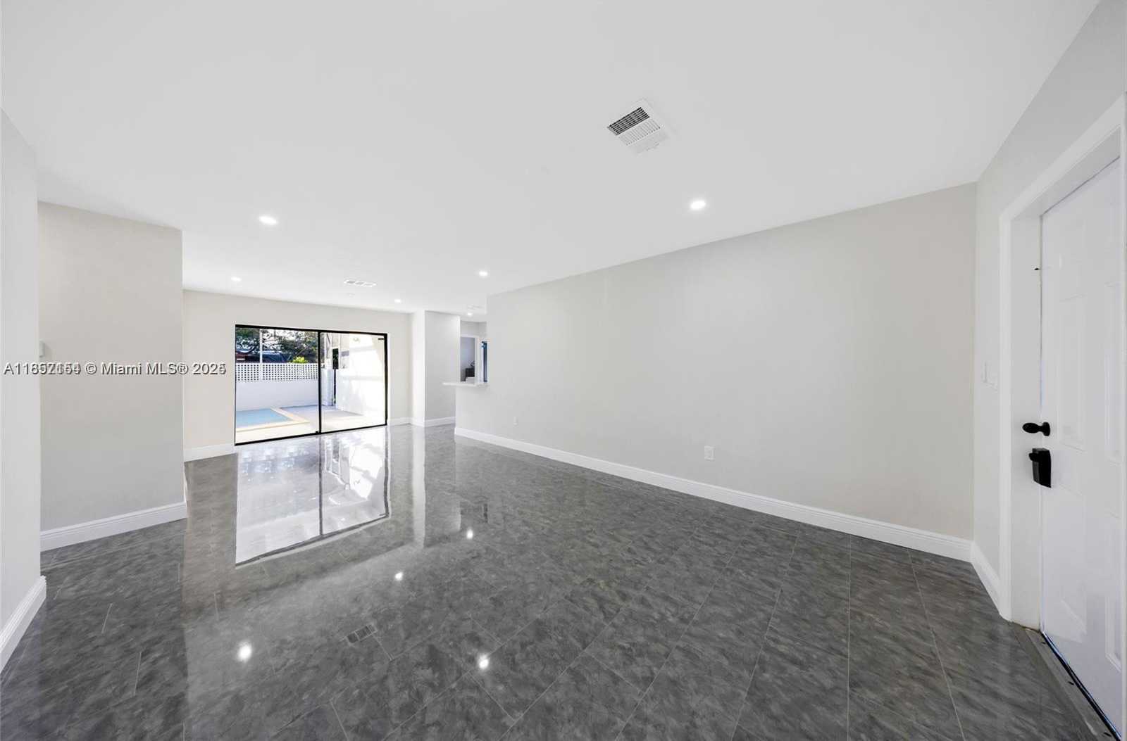 Small Image of 6460 PERRY, Hollywood Number 16