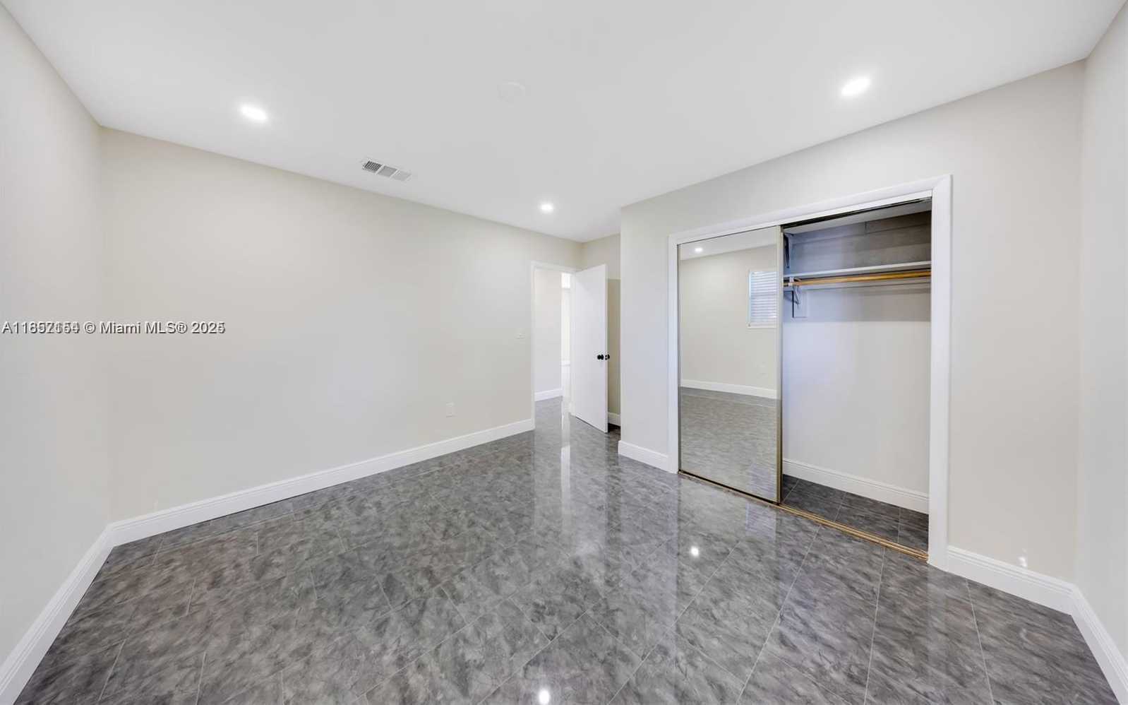 Small Image of 6460 PERRY, Hollywood Number 20