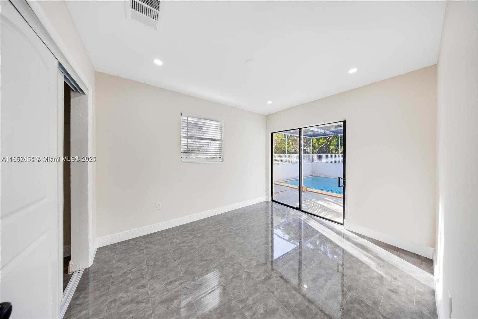 Small Image of 6460 PERRY, Hollywood Number 22