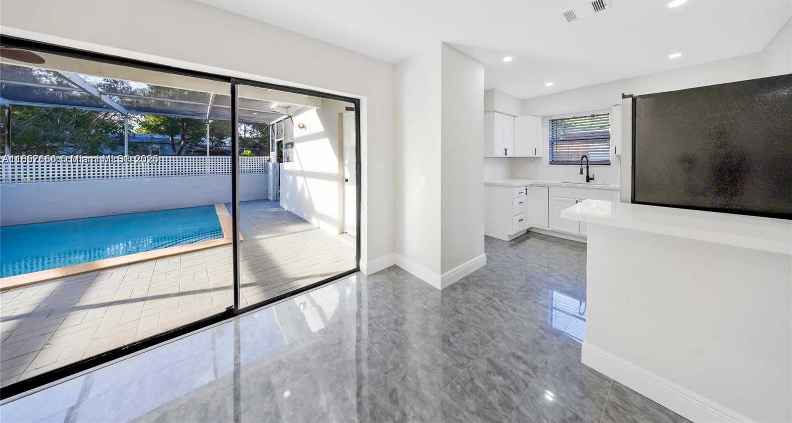 Small Image of 6460 PERRY, Hollywood Number 4