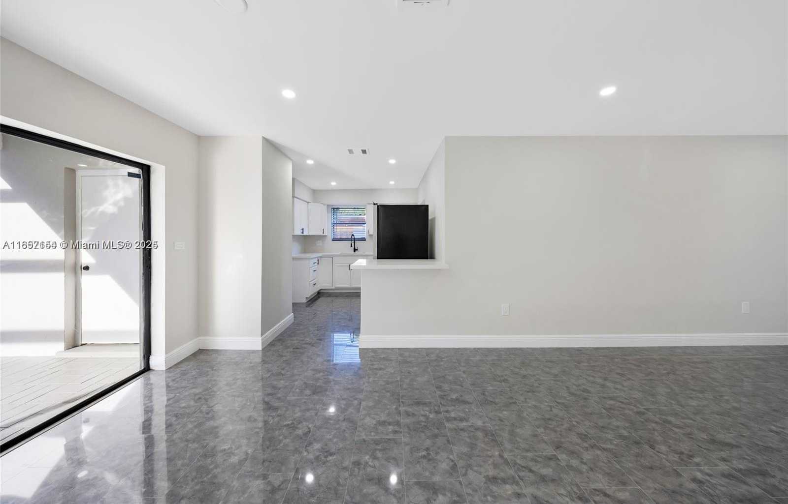 Small Image of 6460 PERRY, Hollywood Number 5