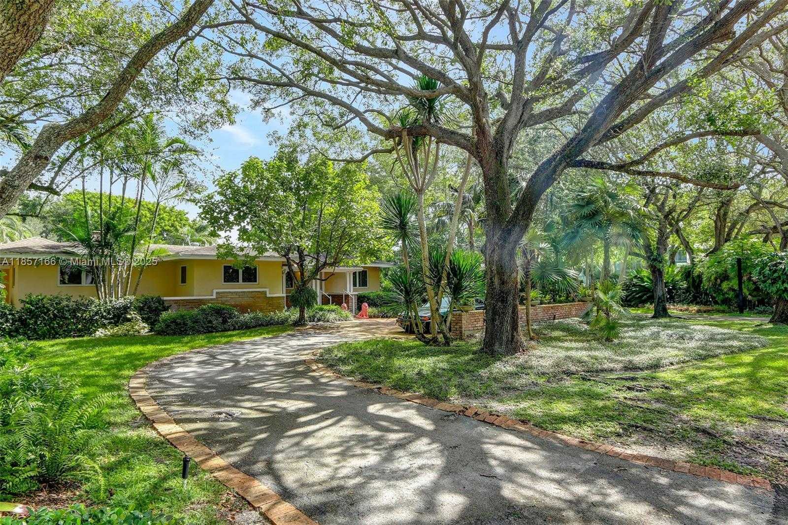 Small Image of 6255 SOUTH WEST 92ND ST, Pinecrest Number 2