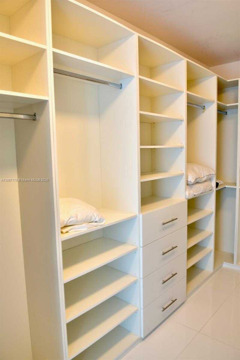 Imagen de Pequeño Objeto