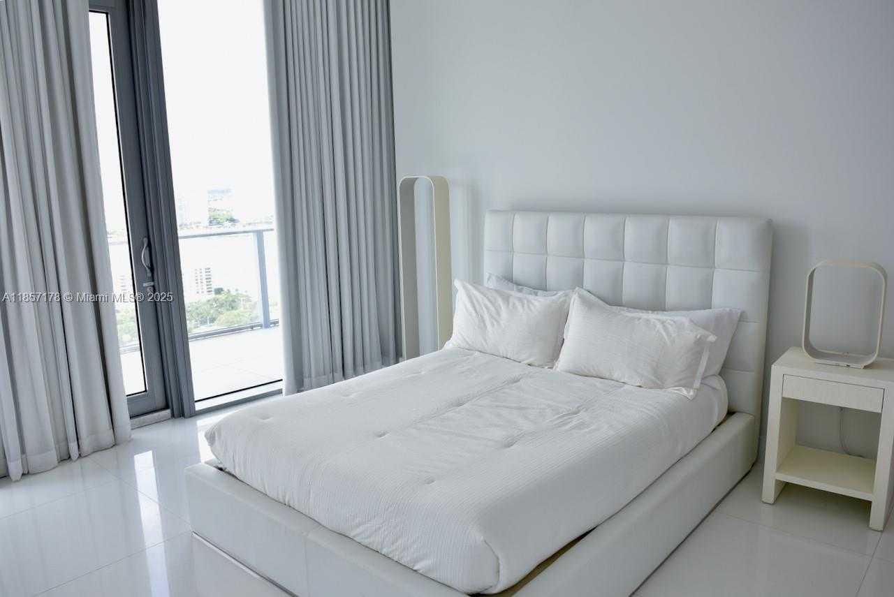 Imagen de Pequeño Objeto