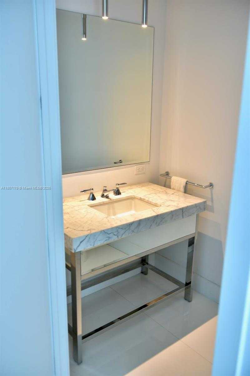 Imagen de Pequeño Objeto