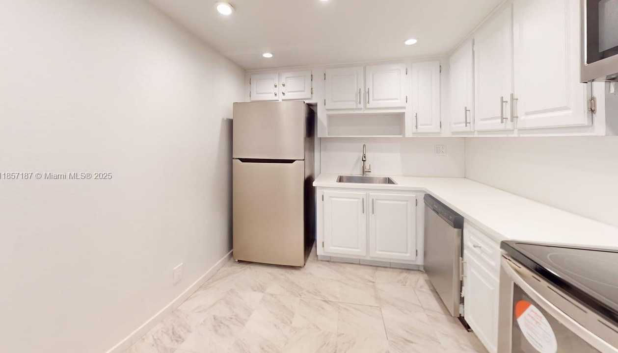 Small Image of 500 THREE ISLANDS BLVD #822, Hallandale Beach Number 15