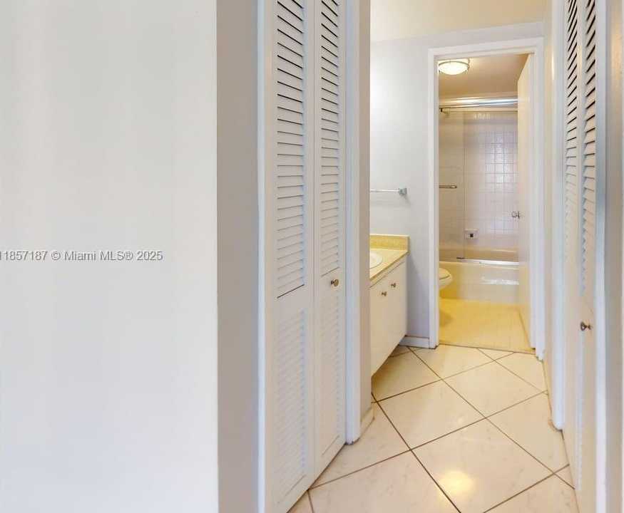 Small Image of 500 THREE ISLANDS BLVD #822, Hallandale Beach Number 22