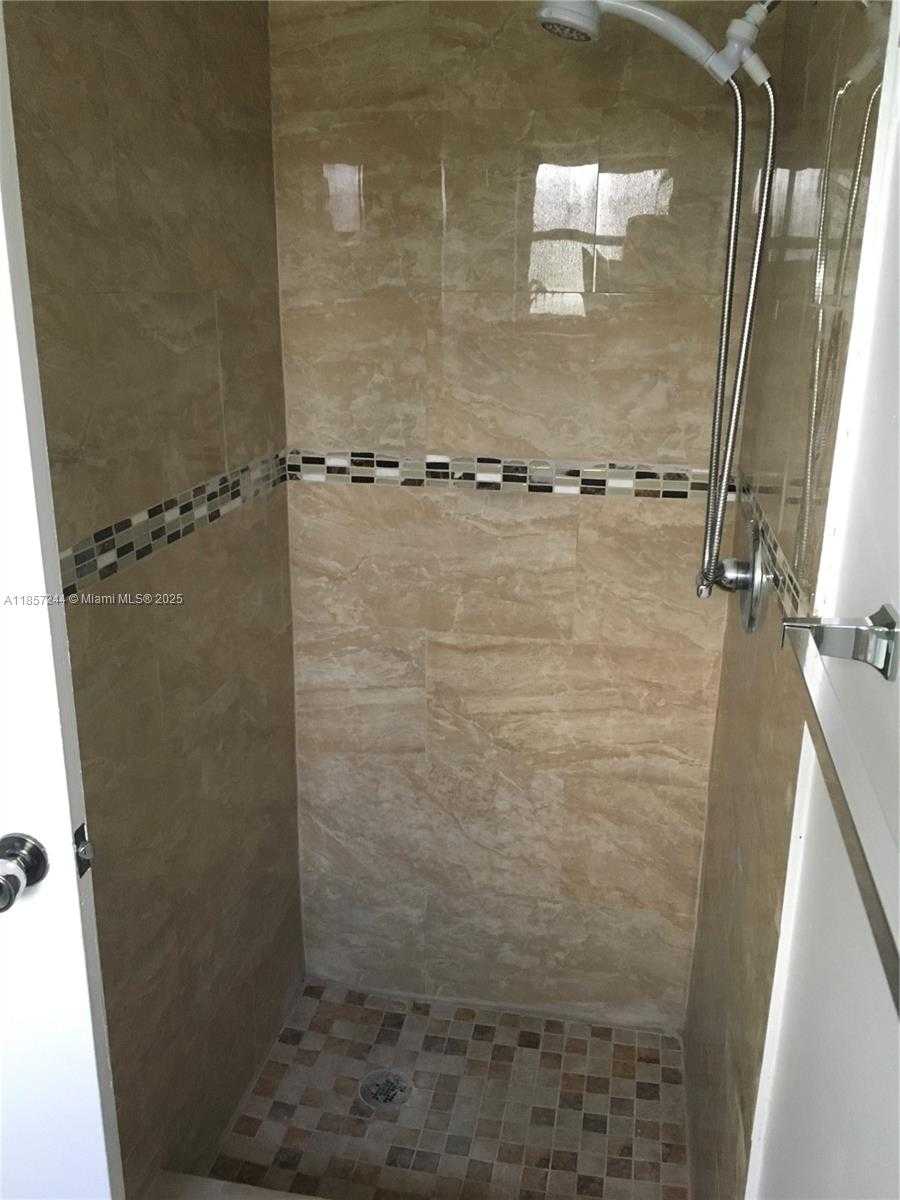 Small Image of 5221 SOUTH WEST 139TH AVE RD, Miami Number 10