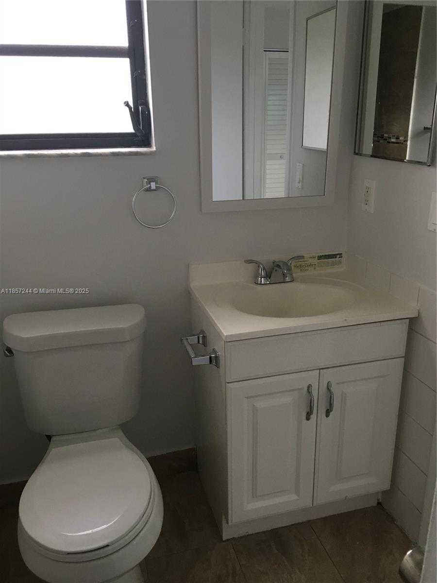 Small Image of 5221 SOUTH WEST 139TH AVE RD, Miami Number 11
