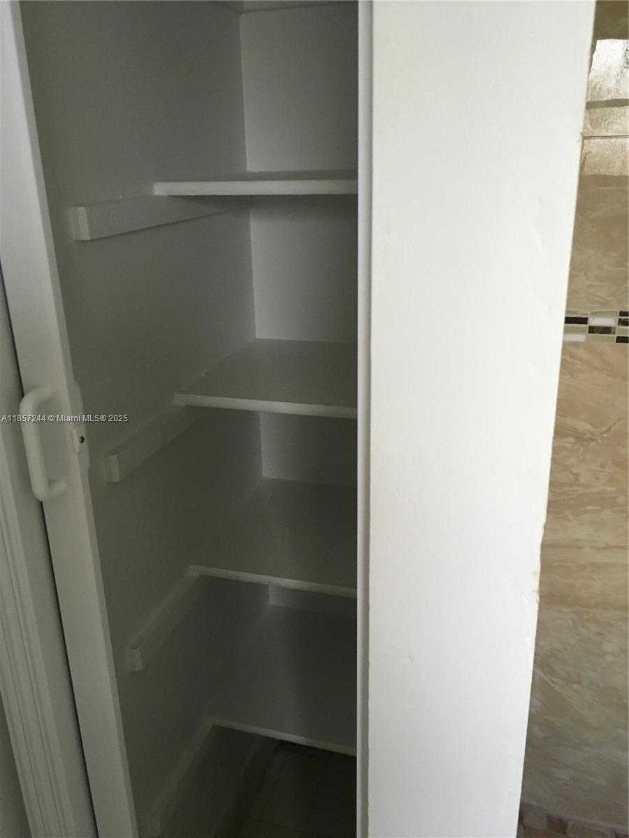 Small Image of 5221 SOUTH WEST 139TH AVE RD, Miami Number 13
