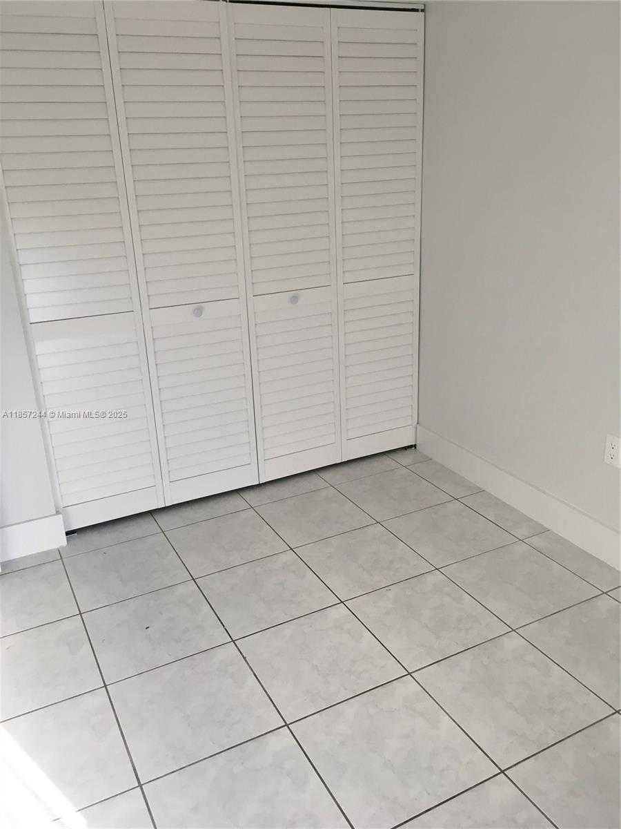 Small Image of 5221 SOUTH WEST 139TH AVE RD, Miami Number 14