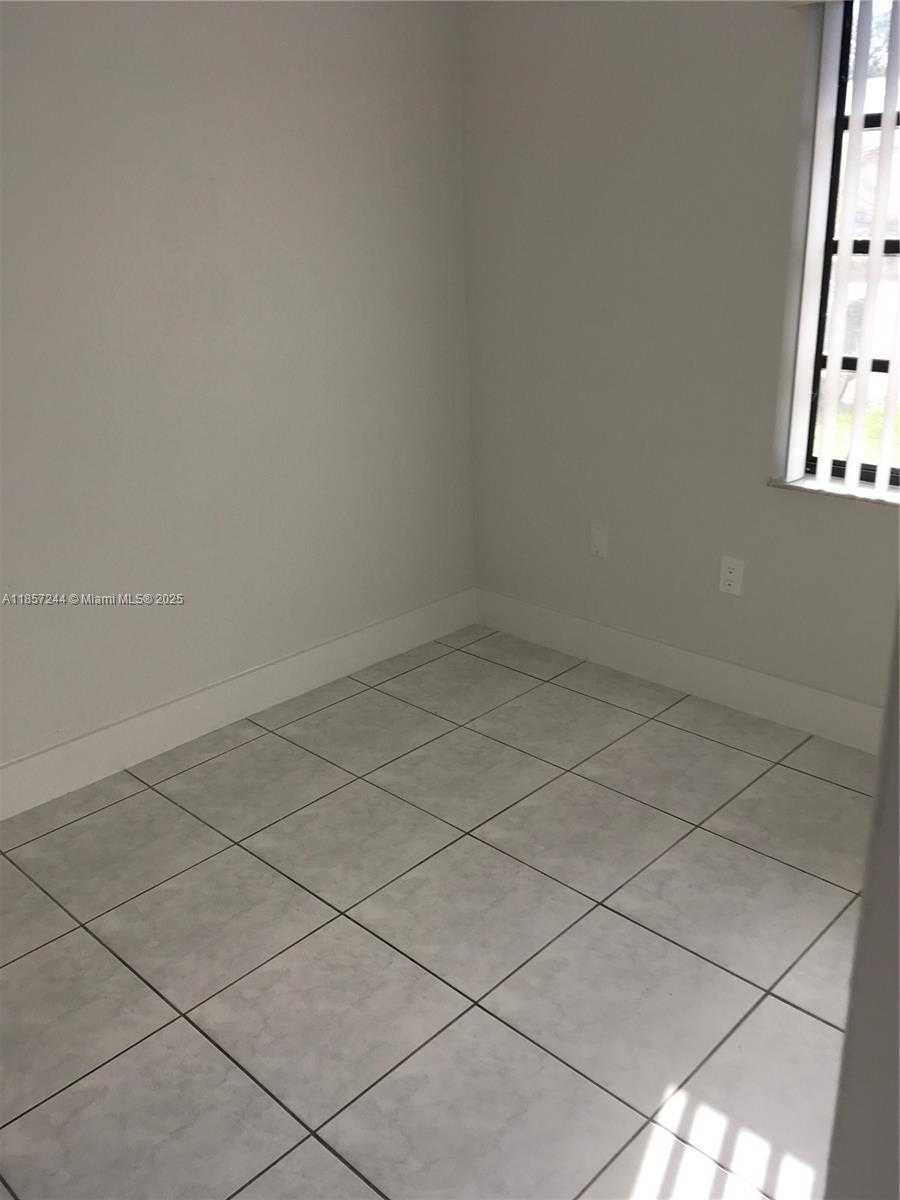 Small Image of 5221 SOUTH WEST 139TH AVE RD, Miami Number 15